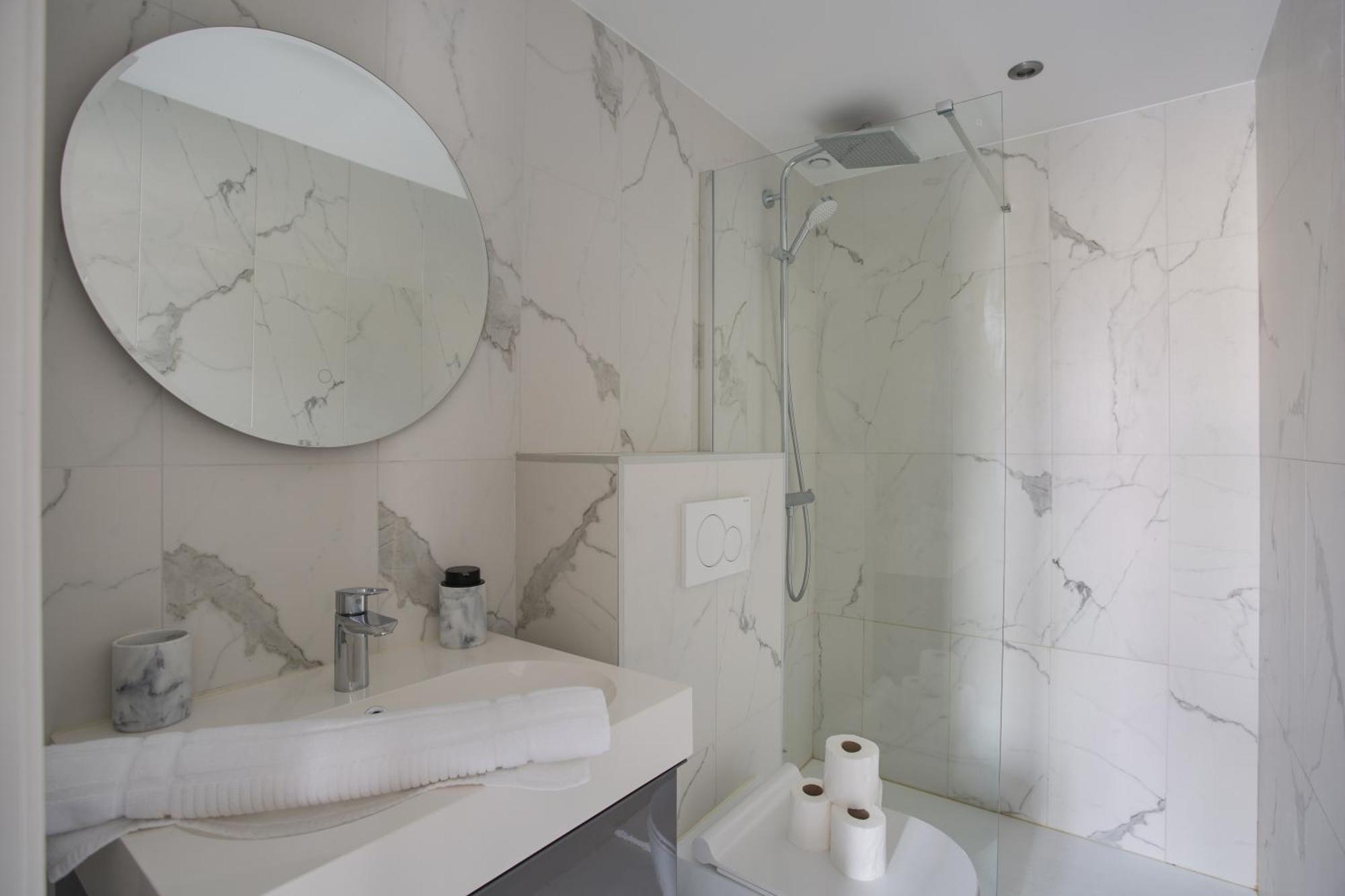 Lumineux Dans - Climatise Apartment *